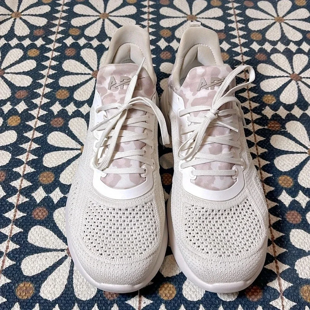 Athletic Propulsion Labs Techloom Tracer Sneakers, Creme Beach Leopard size 9.5